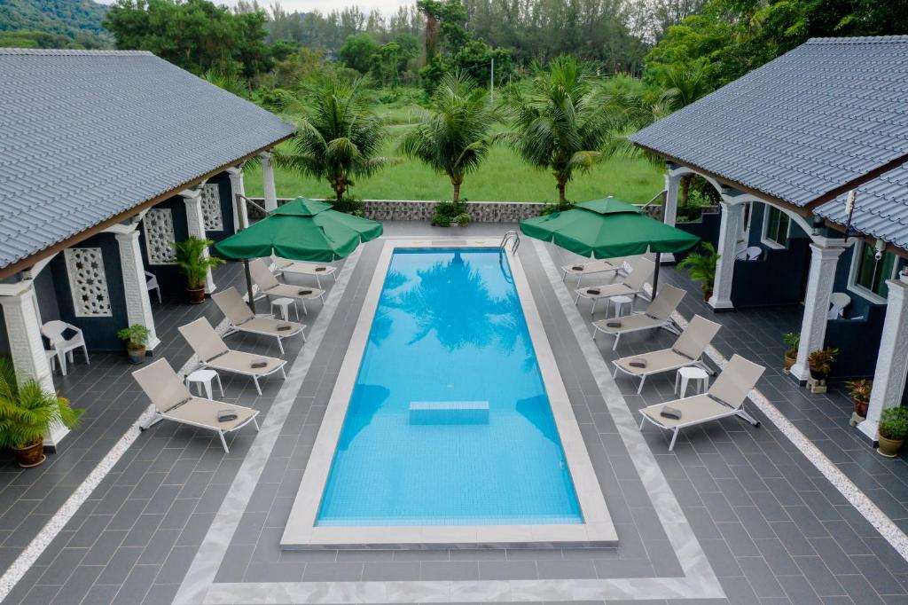 Enjoy Cenang: Rooms with Pool at Virgo Star Resort Await