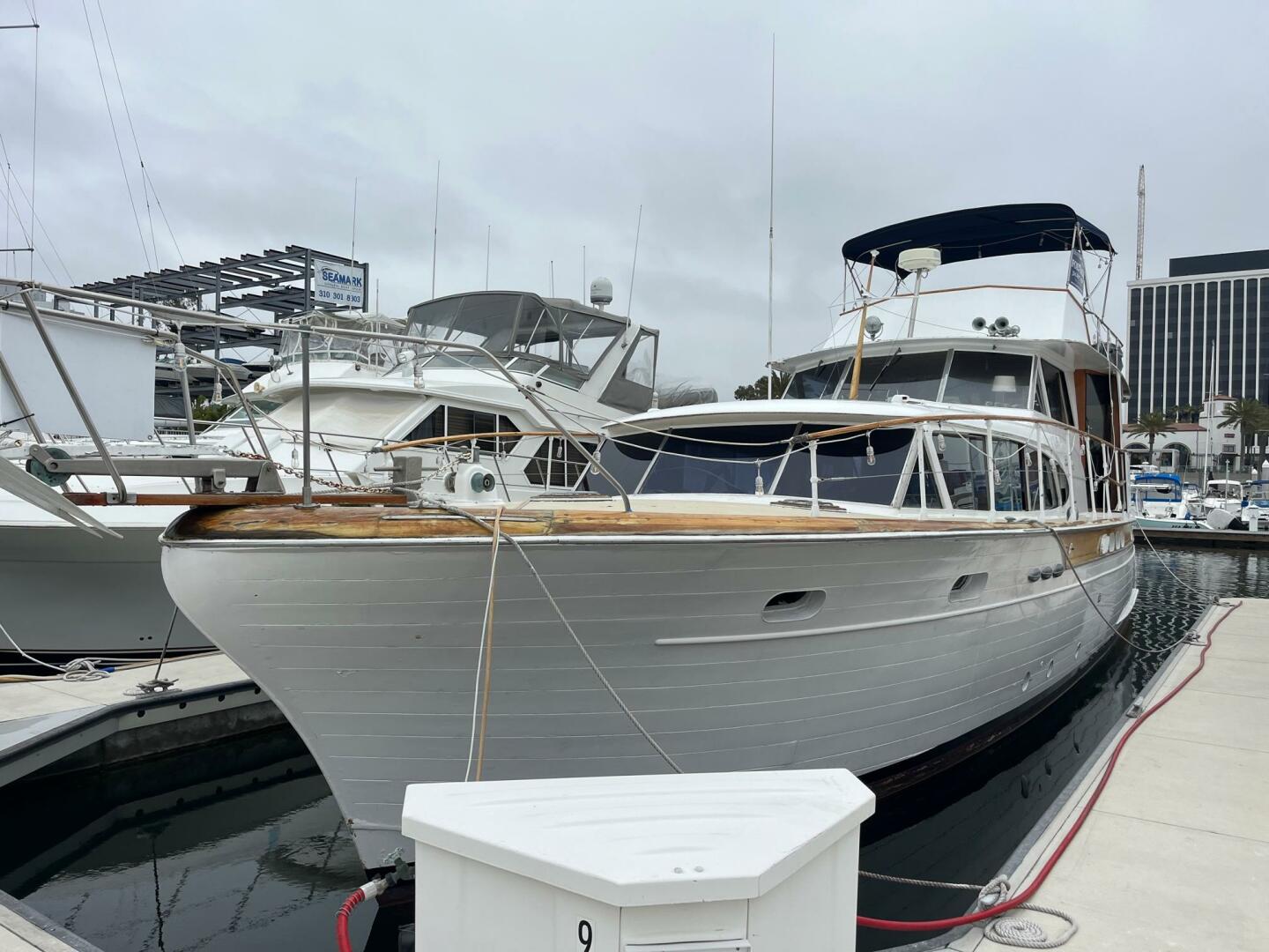 Where to Find a Chris Craft Constellation for Sale (Expert Advice)