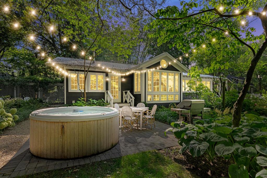 The Leo Cottage Union Pier Michigan: Find Relaxation at an Affordable Price.
